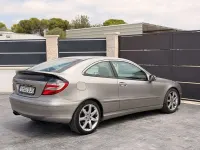 Usado Mercedes C220 Classic 150 CV (110 kW) 2005 Negro Coupe