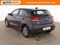 Usado Kia Rio 120 CV (88 kW) 2022 Gris Berlina