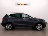 Usado Seat Arona FR 150 CV (110 kW) 2023 Gris / plata SUV