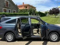 Usado SsangYong Rodius 165 CV (121 kW) 2010 Gris / plata Monovolumen