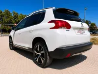 Usado Peugeot 2008 Allure 120 CV (88 kW) 2015 Blanco SUV