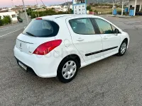 Usado Peugeot 308 Active 92 CV (67 kW) 2013 Blanco Berlina