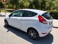 Usado Ford Fiesta 75 CV (55 kW) 2014 Blanco Utilitario