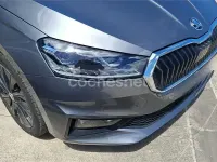 Usado Skoda Fabia Style 95 CV (69 kW) 2022 Gris / plata Utilitario