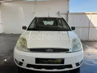 Usado Ford Fiesta Trend 68 CV (50 kW) 2003 Blanco Utilitario