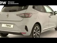 Usado Renault Clio Techno 101 CV (74 kW) 2025 Gris Utilitario