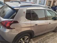 Usado Peugeot 2008 Allure 100 CV (73 kW) 2017 Gris / plata SUV