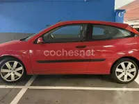 Usado Ford Focus Trend 115 CV (84 kW) 2004 Rojo Berlina