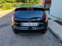 Usado Ford Fiesta Trend 100 CV (73 kW) 2015 Negro Utilitario