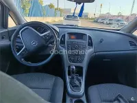 Usado Opel Astra Selective 110 CV (80 kW) 2013 Gris / plata Berlina