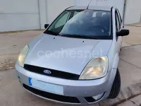 Usado Ford Fiesta 80 CV (58 kW) 2005 Gris / plata Utilitario