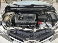 Usado Toyota Auris Business Edition 90 CV (66 kW) 2014 Blanco Berlina