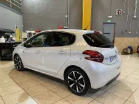 Usado Peugeot 208 110 CV (80 kW) 2019 Blanco Utilitario