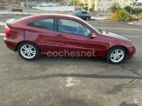 Usado Mercedes C200 163 CV (119 kW) 2002 Rojo Berlina