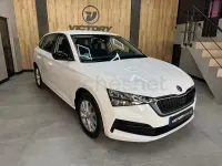 Usado Skoda Scala Active 95 CV (69 kW) 2022 Blanco Utilitario