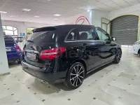 Usado Mercedes B180 109 CV (80 kW) 2017 Negro Utilitario