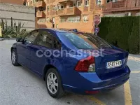 Usado Volvo S40 Kinetic 136 CV (100 kW) 2007 Azul Berlina