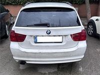 Usado BMW 318 143 CV (105 kW) 2009 Blanco Familiar