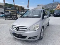 Usado Mercedes B180 109 CV (80 kW) 2011 Gris Utilitario
