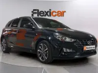 Usado Hyundai i30 110 CV (80 kW) 2024 Negro Berlina