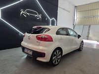Usado Kia Rio 75 CV (55 kW) 2017 Blanco Berlina
