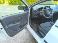 Usado Renault Clio III Collection 75 CV (55 kW) 2014 Blanco Berlina