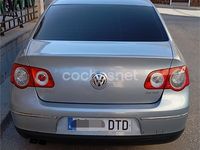 Usado VW Passat Highline 140 CV (102 kW) 2005 Gris / plata Berlina