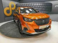 Usado Peugeot 2008 Allure 130 CV (95 kW) 2023 Naranja SUV