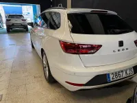Usado Seat Leon Style 110 CV (80 kW) 2018 Blanco Familiar