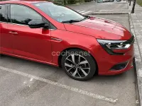Usado Renault Mégane LIMITED 140 CV (102 kW) 2019 Rojo Berlina