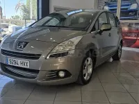 Usado Peugeot 5008 Access 115 CV (84 kW) 2014 Beige Monovolumen