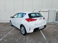 Usado Toyota Auris Active 90 CV (66 kW) 2013 Blanco Berlina