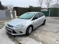 Usado Ford Focus Trend 95 CV (69 kW) 2013 Gris / plata Berlina