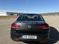 Usado VW Passat Advance 120 CV (88 kW) 2018 Negro Berlina
