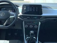 Usado VW T-Roc 116 CV (85 kW) 2025 Gris ascot SUV