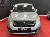 Usado Peugeot Partner Tepee Active 100 CV (73 kW) 2017 Gris / plata Monovolumen