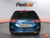 Usado VW Passat 122 CV (89 kW) 2023 Azul Familiar