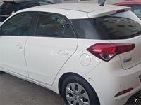 Usado Hyundai i20 84 CV (61 kW) 2015 Blanco Berlina