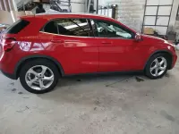 Usado Mercedes GLA180 122 CV (89 kW) 2019 Rojo SUV