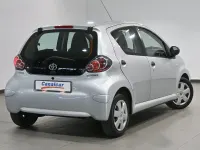 Usado Toyota Aygo Live 68 CV (50 kW) 2009 Gris Utilitario