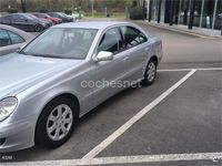 Usado Mercedes E220 Classic 150 CV (110 kW) 2007 Gris / plata Berlina