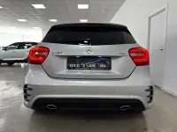 Usado Mercedes A180 AMG line 109 CV (80 kW) 2015 Gris / plata Utilitario