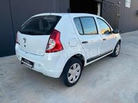 Usado Dacia Sandero Ambiance 75 HP (55 kW) 2011 Branco Sedan