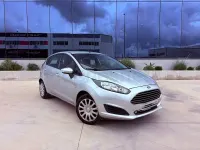 Usado Ford Fiesta Trend 82 CV (60 kW) 2015 Gris / plata Utilitario