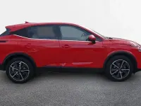 Usado Nissan Qashqai Tekna 158 CV (116 kW) 2023 Yokohama red (sólida) SUV