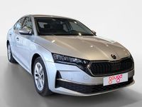 Usado Skoda Octavia Selection 116 CV (85 kW) 2025 Gris / plata Berlina