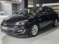 Usado Opel Astra 140 CV (102 kW) 2014 Negro Berlina
