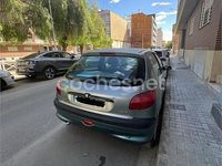 Usado Peugeot 206 75 CV (55 kW) 2001 Verde Berlina