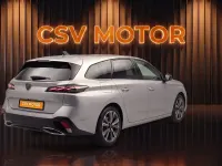 Usado Peugeot 308 SW Active 131 CV (96 kW) 2022 Gris Familiar