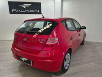 Usado Hyundai i30 Comfort 109 HP (80 kW) 2009 Vermelho Sedan